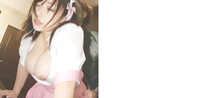 無料エロ動画「ロリ爆乳ウェイトレスアンミラ制服が乳強調し過ぎ！はみ巨乳に着衣ハメ♪」の紹介画像